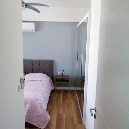 Havuzlu Sitede 2+1 Modern Teras Kati