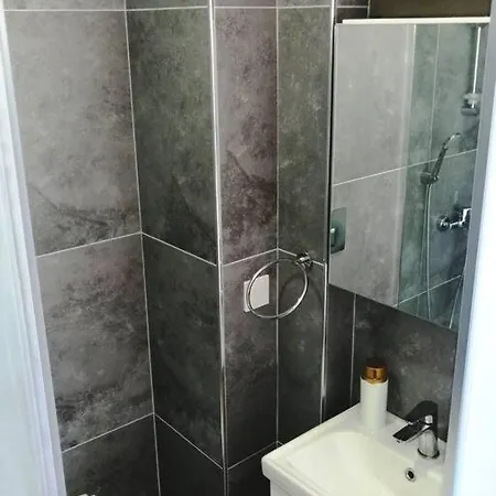 Havuzlu Sitede 2+1 Modern Teras Kati